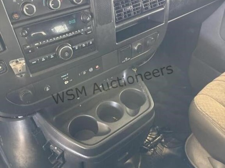 2016-chevrolet-express-3500-image-25