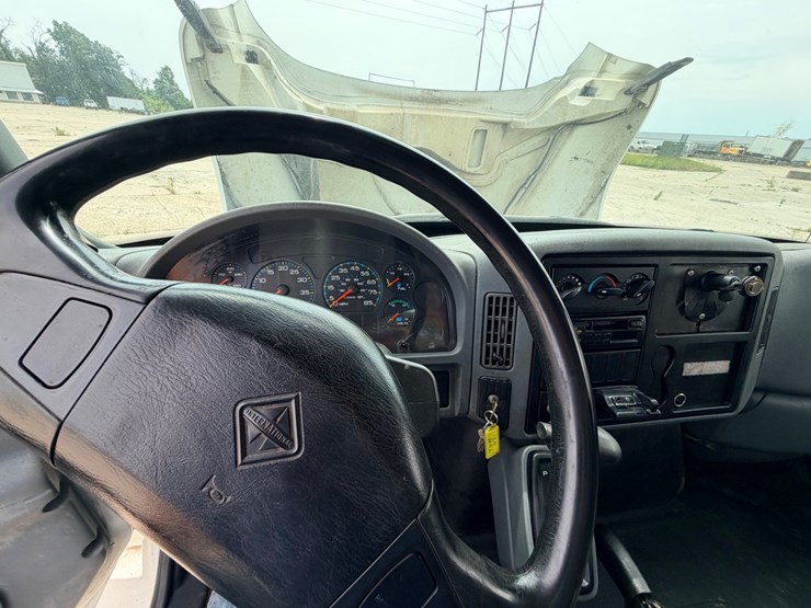 2005-international-durastar-4300-image-57