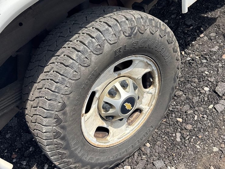2012-chevrolet-2500-image-25
