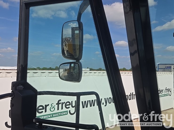 2023-deere-260e-image-40