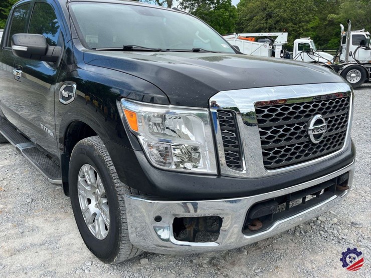2017-nissan-titan-image-14