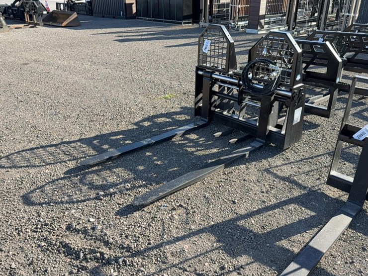 #2041-•-blue-diamond-60"-skid-steer-pallet-forks-image-2