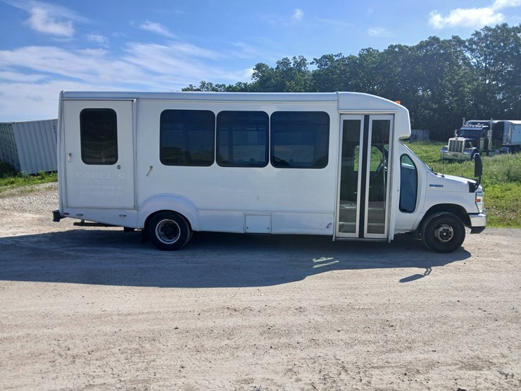 2009-ford-e450-image-11