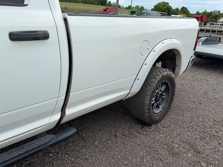 2014-dodge-2500-image-13