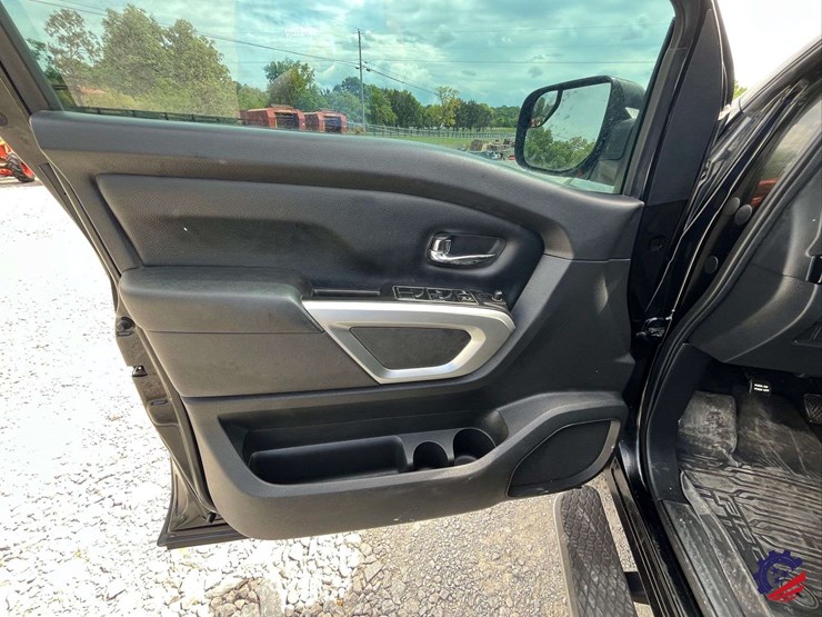 2017-nissan-titan-image-65