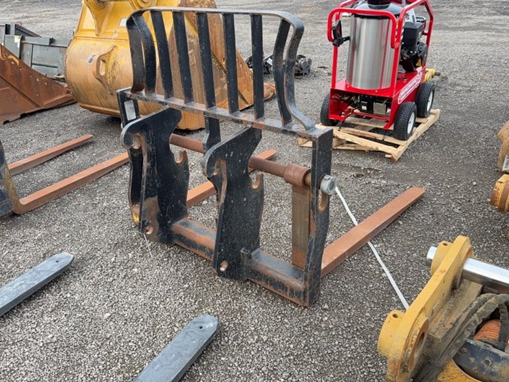 #2024-•-48"-loader-pallet-forks-image-3