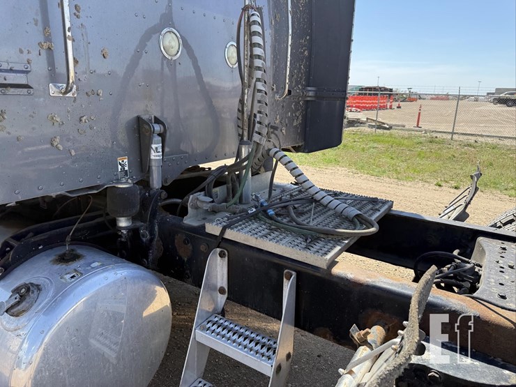 2009-peterbilt-386-image-43