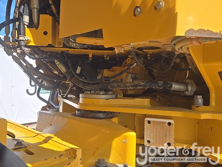2023-deere-260e-image-21