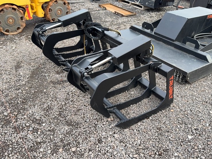 #2082-•-72"-skid-steer-2-cylinder-skeleton-grapple-image-2