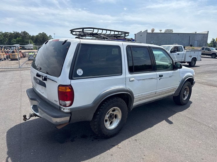 2001-ford-explorer-xlt-image-5