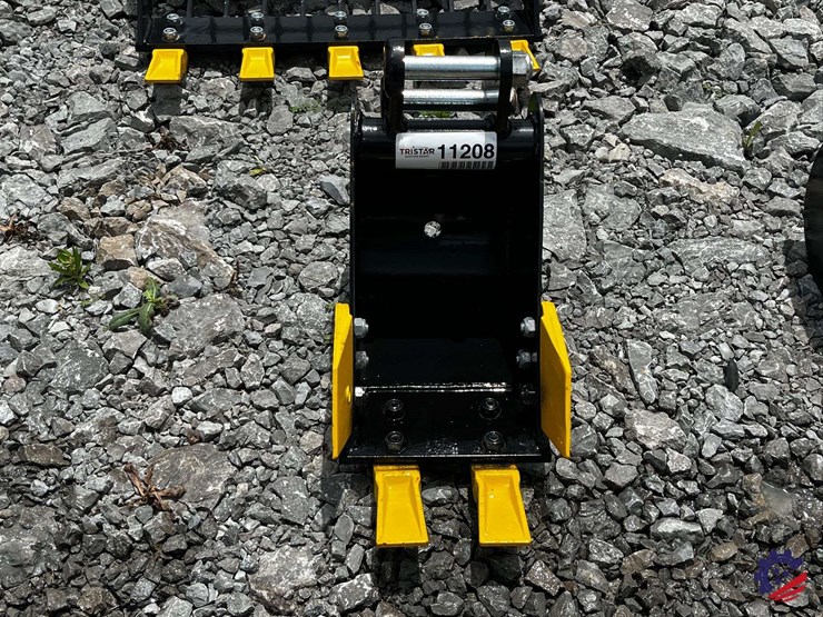 unused-2026-ce-8in-toothed-bucket-image-2