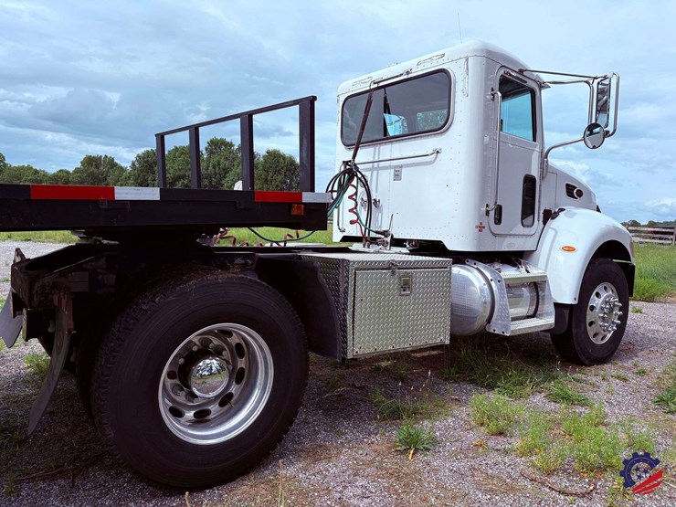 2006-peterbilt-335-image-4