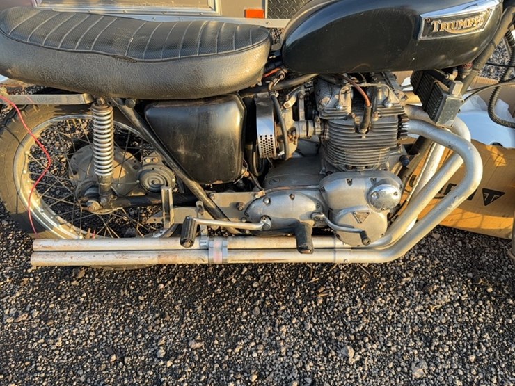 #3023-•-1974-triumph-motor-cycle-image-5