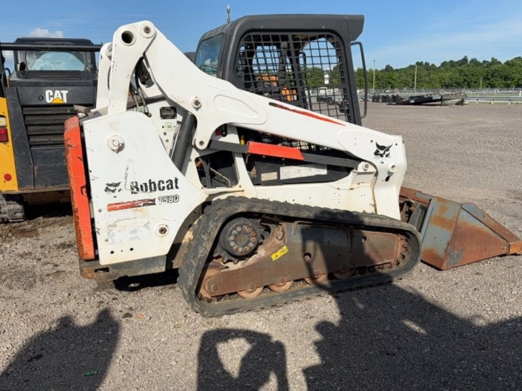 2013-bobcat-t590-image-5