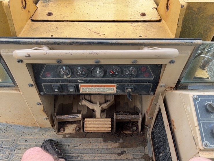 caterpillar-939c-image-16
