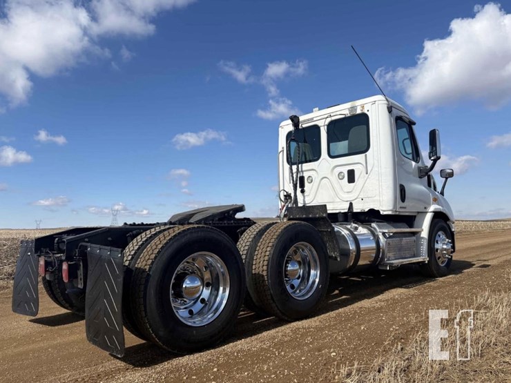 2013-freightliner-cascadia-125-image-3