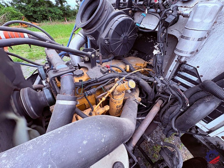 2006-peterbilt-335-image-49