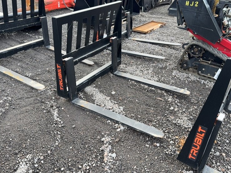 #2073-•-42"-skid-steer-pallet-forks-image-1
