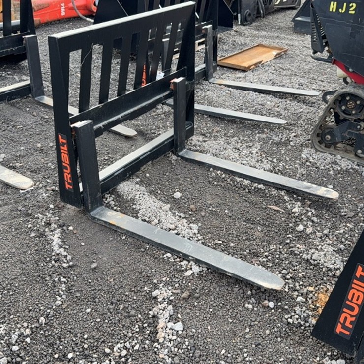#2073 • 42" SKID STEER PALLET FORKS