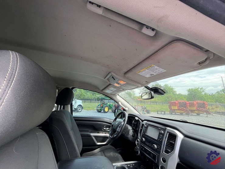 2017-nissan-titan-image-57