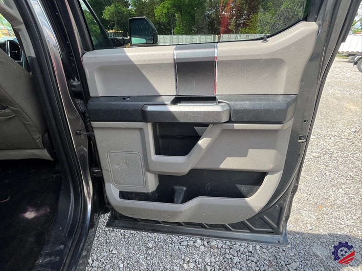 2016-ford-f150-xlt-image-48