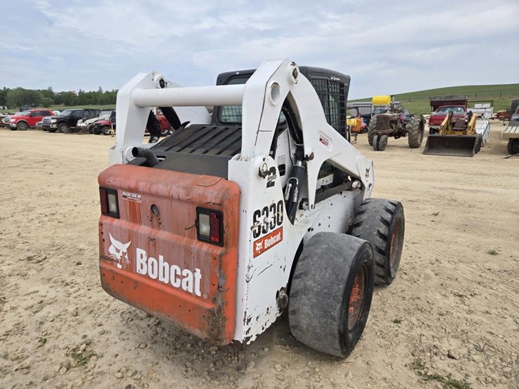 2009-bobcat-s330-image-9