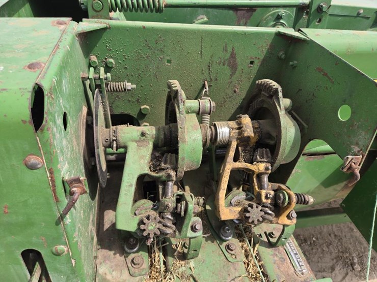 john-deere-336-image-7