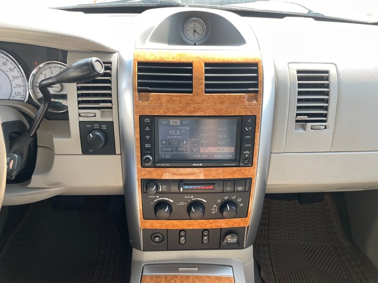 2009-chrysler-aspen-image-23