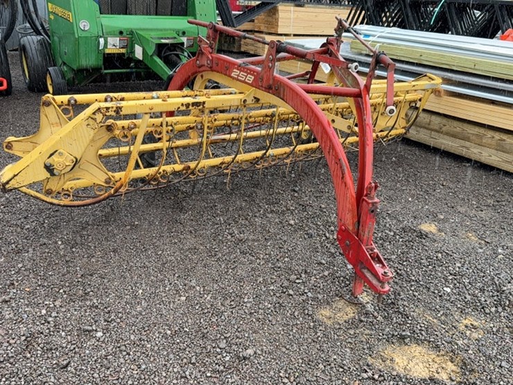 new-holland-258-image-1