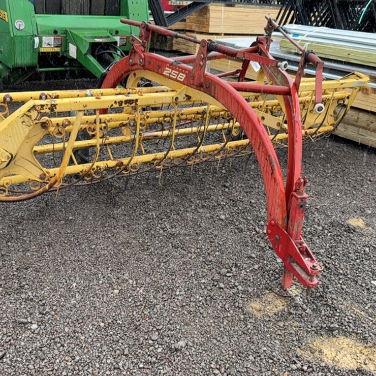 NEW HOLLAND 258