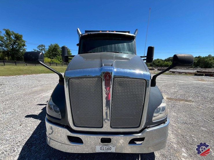 2017-kenworth-t680-image-21