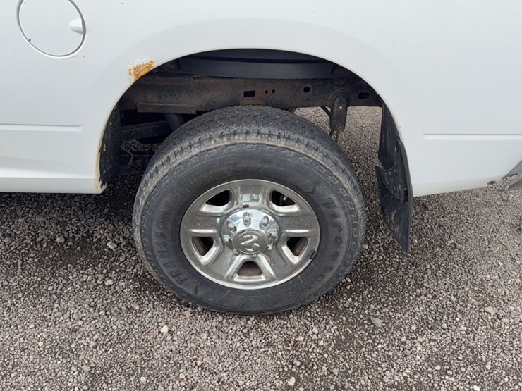 2015-dodge-2500-image-14