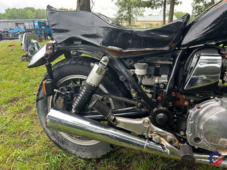 suzuki-gs1100gl-motorcycle-image-14