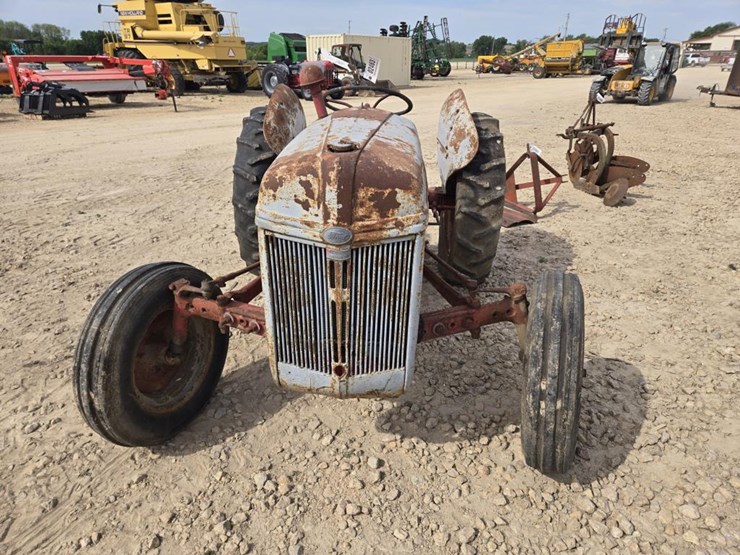 ford-8n-image-2