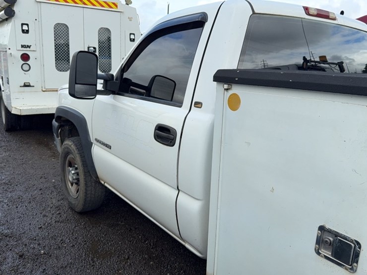 2004-chevrolet-2500-image-12
