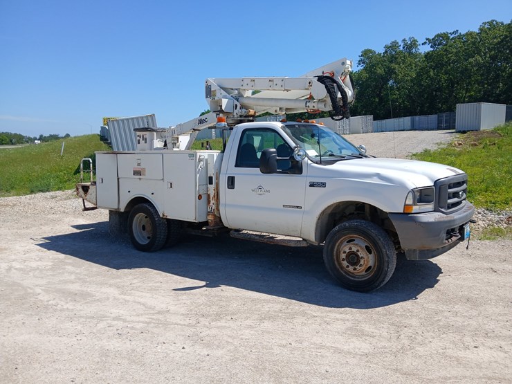 2003-ford-f550-image-12