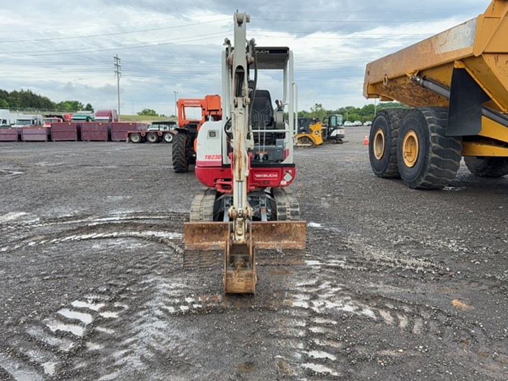 takeuchi-tb230-image-2