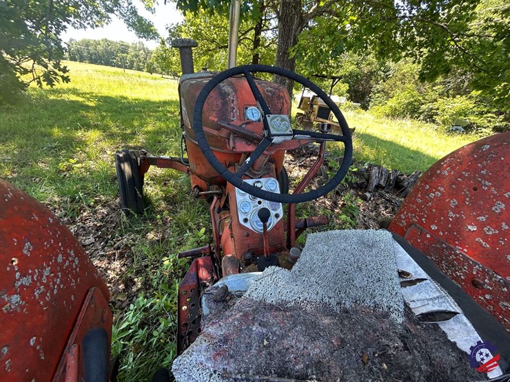 (inop)-allis-chalmers-farm-tractor-image-41