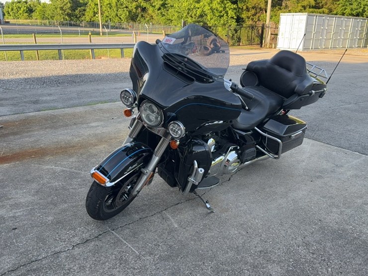 #3017-•-2015-harley-davidson-flh-motor-cycle-image-1