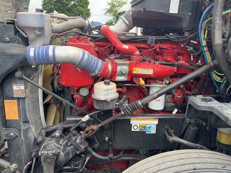 2015-peterbilt-579-image-22