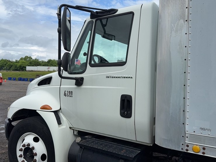 2005-international-durastar-4200-image-14