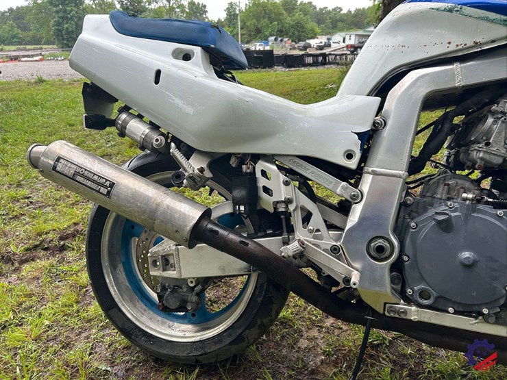 1995-suzuki-gsx-r750w-motorcycle-image-13