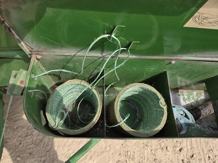 john-deere-336-image-11