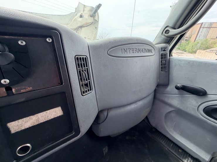 2005-international-durastar-4300-image-55