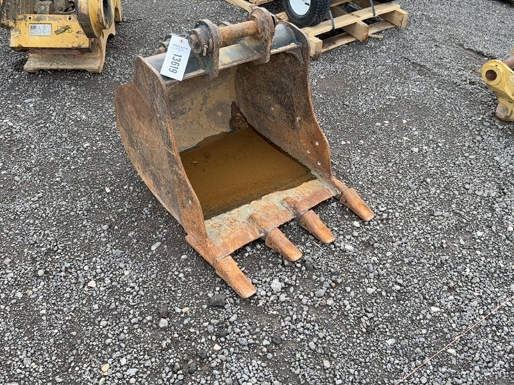2018-caterpillar-22-image-1