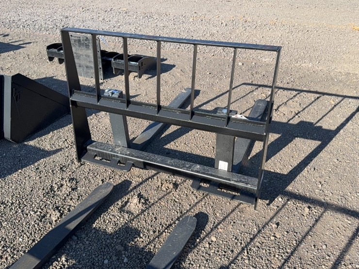 #2043-•-blue-diamond-48"-skid-steer-pallet-forks-image-3