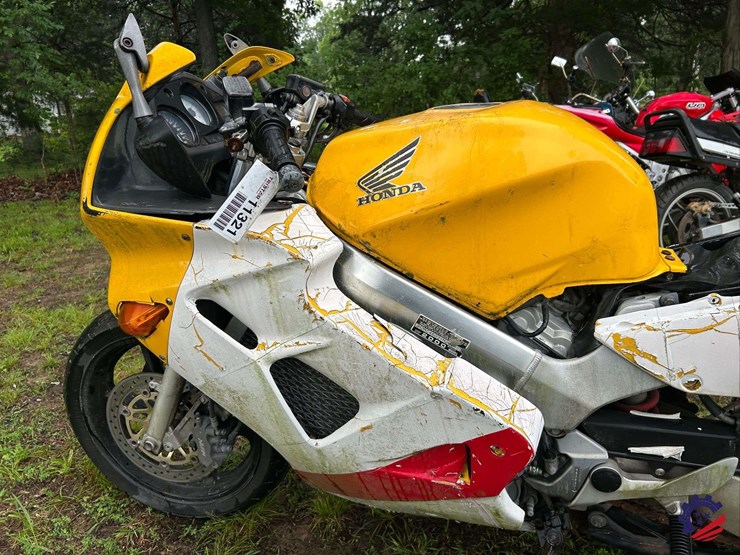 2000-honda-vfr800-(interceptor)-motorcycle-image-8