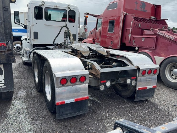 2015-peterbilt-579-image-9