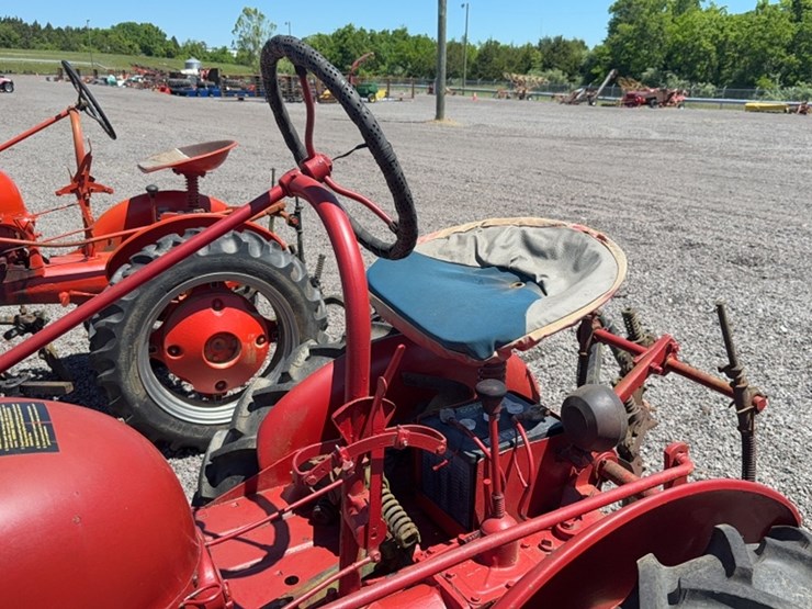 #3073-•-farmall-cub-tractor-image-15