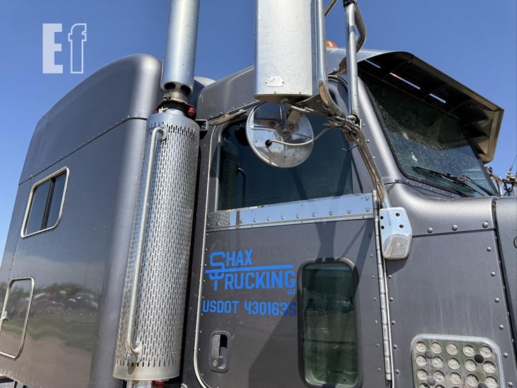 2009-peterbilt-386-image-27